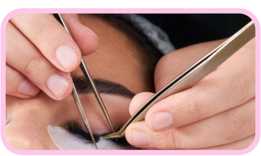 La préparation des cils avant la pose d'extensions